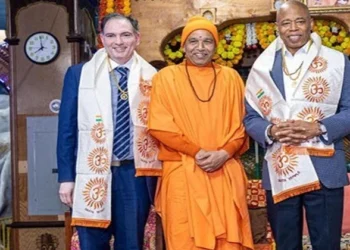 Pujari Swami Satyanand of Geeta Mandir (Centre), New York Mayor Eric Adams (Right)