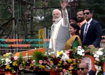 PM Modi addressing road show in Thrissur (HT)