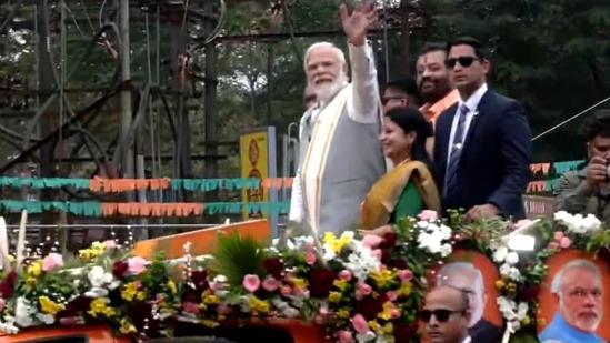 PM Modi addressing road show in Thrissur (HT)