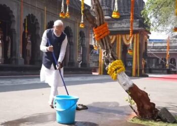 PM Modi cleans Kalaram temple premises in Nashik