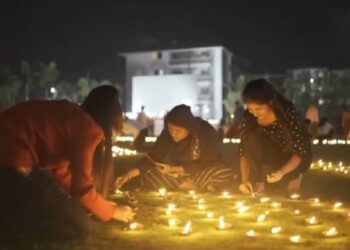 School students of Bhubaneswar lit up 1 lakh Diyas following Pran Pratishtha of Bhagwan Ram