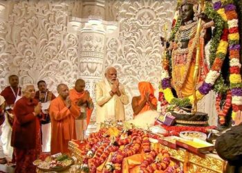 Acharya covered his face at the time of the Pran Pratishtha as part of the ritual