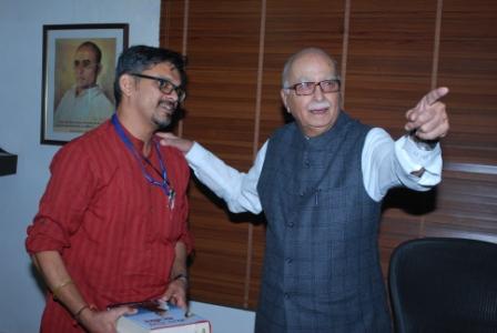 Organiser Weekly's former Assistant Editor Lal Krishna Advani with current Editor Prafulla Ketkar (Photo: Organiser)