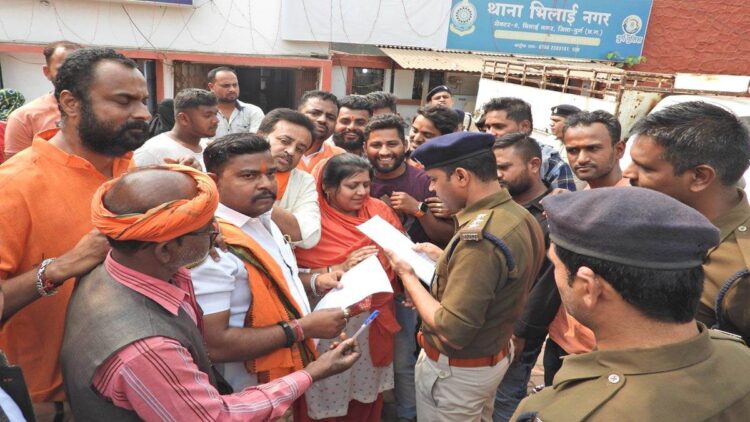 Members of Bajrangdal submitting an application to the police, Image Curtsey: Nai Duniya