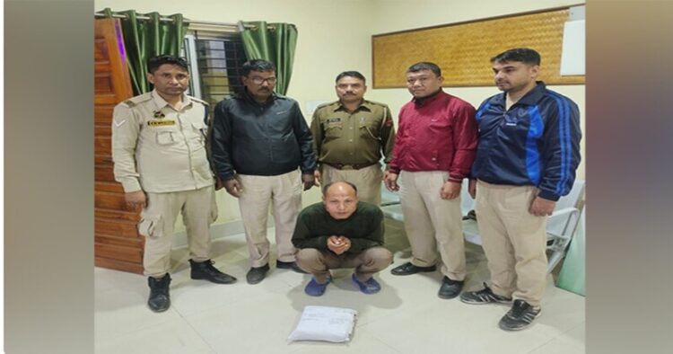 Assam Rifles personnel apprehend drug peddler