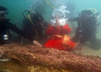 Dwarka, Feb 25 (ANI): Prime Minister Narendra Modi peforms an underwater puja in the Arabian Sea at the site of the ancient submerged city of Lord Krishna's Dwarka, on Sunday. (ANI Photo)