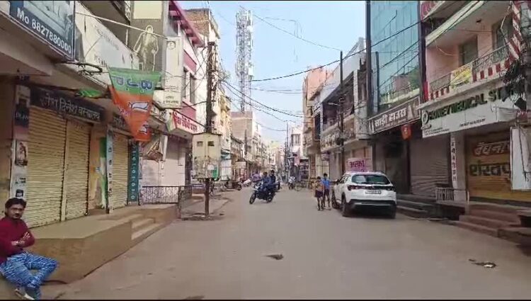 A picture of the shutdown in Kawardha against the brutal murder of Sadhram Yadav on February 14, Image Source: IBC 24