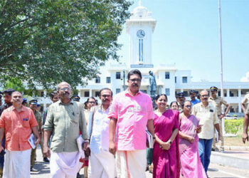 Governor arrives amidst heavy security, minister R Bindu and VC engage in altercation (Image Source: Kerala Kaumudi)