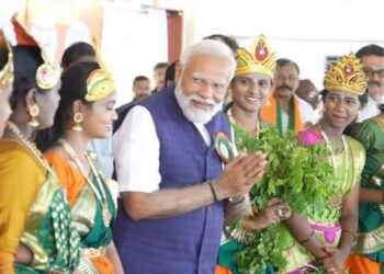 PM Modi greets the 11 Shakti Amma at a rally in Tamil Nadu