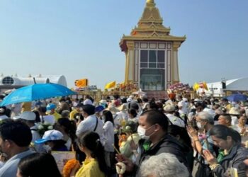 People visit Sanam Luang to pray before holy relics of Lord Buddha and his disciples (Image Credit: X/@IndiainThailand).