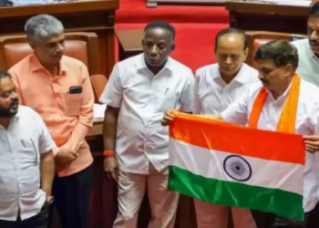 BJP and JD(S) MLC's protest over alleged sloganeering on 'Pakistan Zindabad' in Council Hall during the Budget Session of Karnataka Assembly in Bengaluru (Source: PTI)