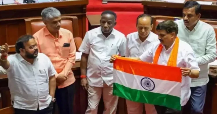 BJP and JD(S) MLC's protest over alleged sloganeering on 'Pakistan Zindabad' in Council Hall during the Budget Session of Karnataka Assembly in Bengaluru (Source: PTI)