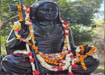 Jagadguru Vidyaranya's statue at the JNU campus