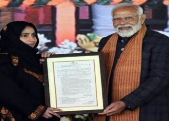 PM Modi distributes an appointment letter during the ‘Viksit Bharat Viksit Jammu Kashmir‘ program