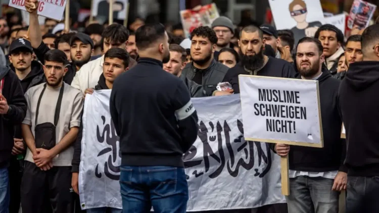 Islamic Fundamentalist Organisation Muslim Interaktiv protest in Hamburg