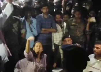 Hindus sit-in a protest against desecration and vandalism of Maa Bhagvati Mandir in Araria (Image Source: OpIndia Hindi)