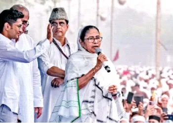 Mamata Banerjee along with her nephew Abhishek Banerjee, greet muslims on the occasion of Eid-ul-Fitr festival