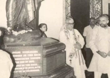 Narendra Modi and Murli Manohar Joshi at Vivekananda Rock Memorial in Kanniyakumari in 1991 (File Image)