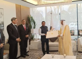 Muktesh K Pardeshi, Secretary (CPV and OIA) with Saudi Arabia's Vice Haj Minister Abdul Fattah Mashat (Source: ANI)