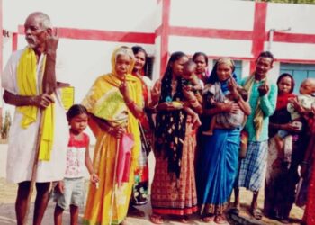 An elated group of voters posing after exercising their votes, image source ECI