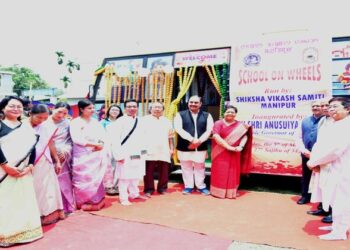 Sushri Anusuiya Uikey inaugurated the pioneering "School on Wheels" initiative at the Bal Vidya Mandir Complex