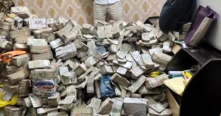 ED recovered around Rs 20 crore cash from Jharkhand Minister Alamgir Alam's Personal Secretary Sanjiv Lal