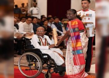 President Droupadi Murmu presents Padma Shri to Professor MK Sridhar