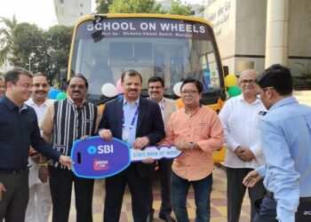 Vidya Bharati's "School on Wheels" sent to Manipur