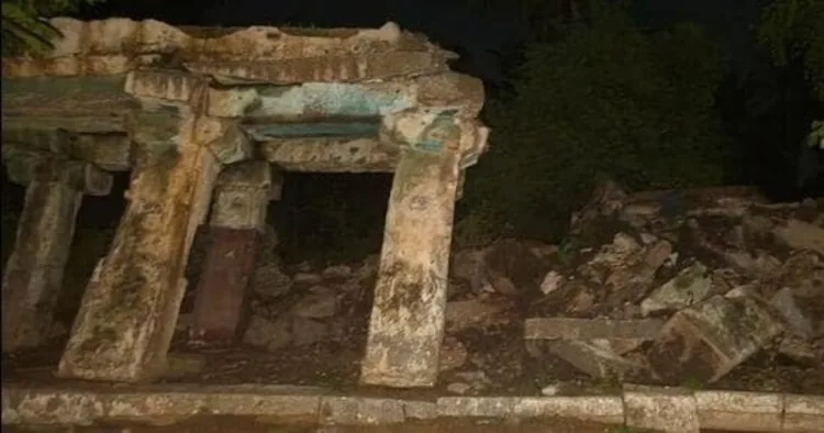The portion of the Salu mantapa near Hampi's Virupaksha temple collapsed