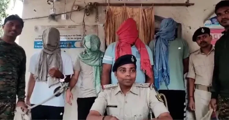 Arrested accused with Bihar Police (Image Source: One India)