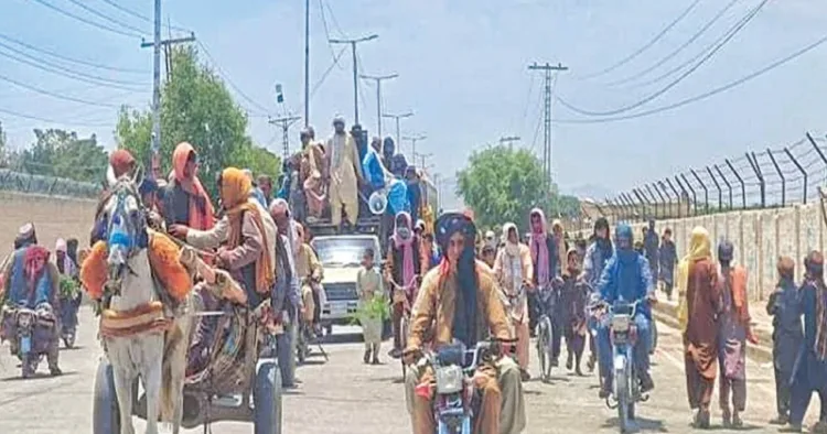 People pass through the Pak-Afghan border area during protests in different parts of Chaman ( Source: DAWN)