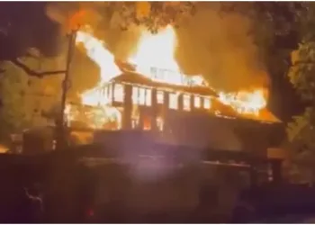 Burning houses of Kashmiri Pundits (Image Source: WION)