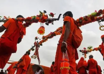 Kanwariya's carrying Kanwar during Yatra (Image Source: India Today)