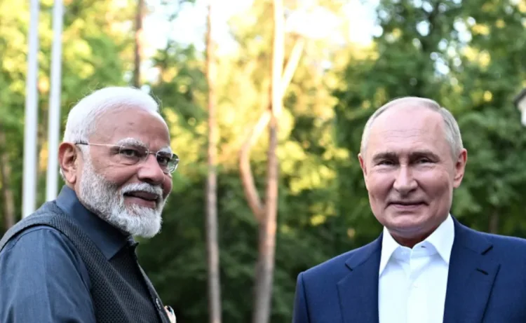 Left: PM Narendra Modi, Right: Russian President Vladimir Putin