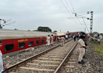 Howrah-CSMT express derailed near Chakradharpur, Jharkhand (Source: ANI)