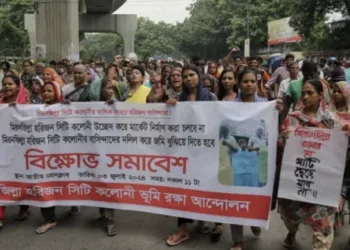 The residents of Mironjilla Sweeper Colony staged a protest program in front of the National Press Club in Dhaka (Source: Dhaka Tribune)