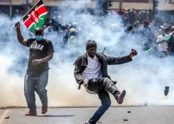 Multiple deaths reported as police clash with anti-tax protesters in Kenya (Source: ABC News)