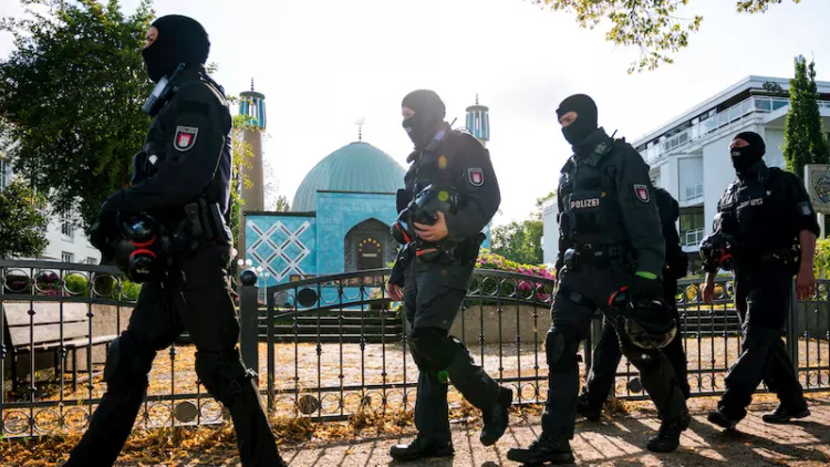 German police closed the Islamic Centre in Hamburg, also known as the Blue Mosque, as part of nationwide raids (Image Source: AP)