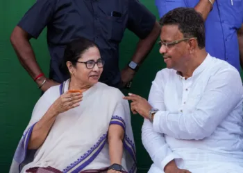 Firhad Hakim with Chief Minister of Bengal, Mamata Banerjee (Image Source: Daily Pioneer)