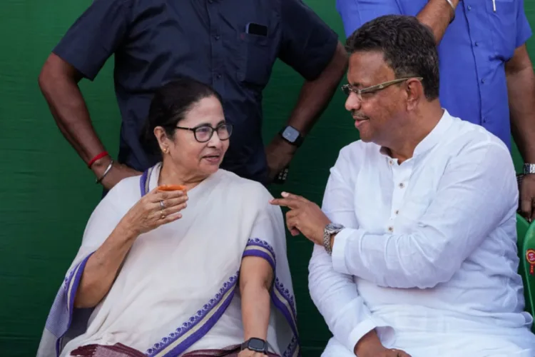 Firhad Hakim with Chief Minister of Bengal, Mamata Banerjee (Image Source: Daily Pioneer)