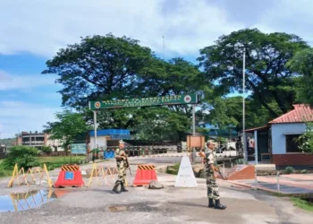 BSF personnel guarding the Indo-Bangladesh border, curtsey: X handle of BSF Eastern Command