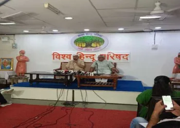 VHP International President and senior advocate Alok Kumar along with Bajrang Bagra - Secretary General - Vishva Hindu Parishad addressing the media on Bangladesh