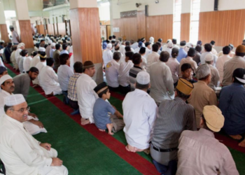 Ahmadiyas worshipping