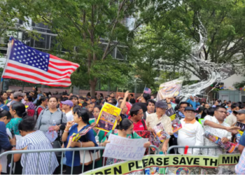 A large number of people gathered outside the UN to protest against the atrocities committed against the Hindus in Bangladesh