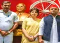 SP leader Nawab Singh Yadav, SP chief Akhilesh Yadav and his MP wife Dimple Yadav (Image Source: India TV)