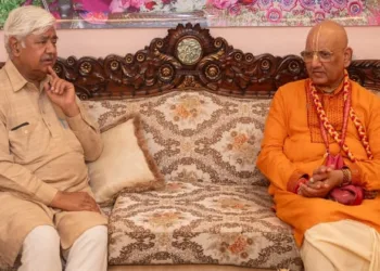 VHP President Alok Kumar (Left) and ISKCON chief Ven. Mohanroop Das Prabhu (Right)