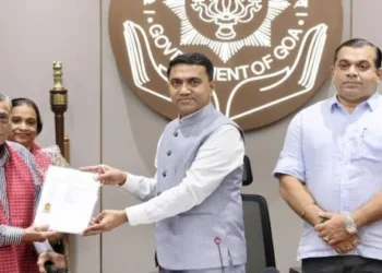 Chief Minister Pramod Sawant (centre) handing over the citizenship certificate to Joseph Francis Pereira (left) in Panaji