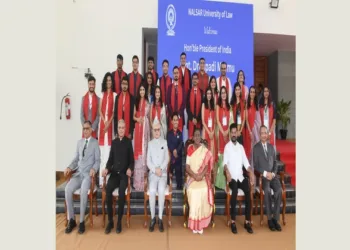 President Draupadu Murmu with law graduates