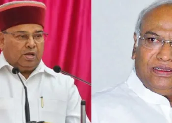 (Left) Karnataka Governor Thawar Chand Gehlot (Right) Mallikarjun Kharge