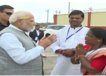 PM Narendra Modi accotded traditional welcome in Jharkhand on the occasion of Karma festival